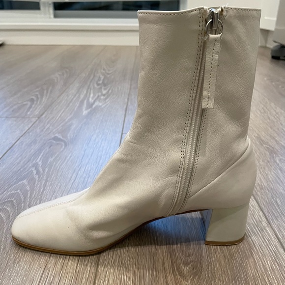 Size 39 (8.5) Zara booties in off-white - Picture 3 of 7
